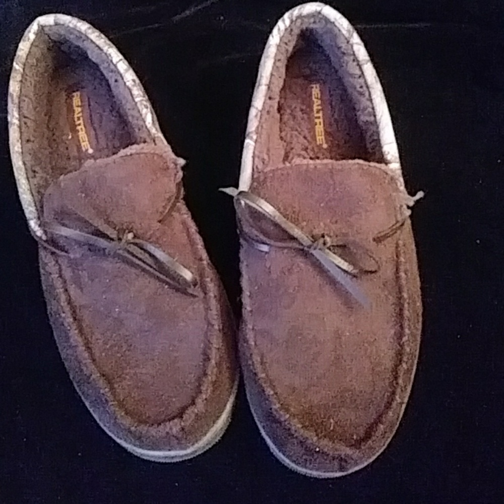 Realtree brown faux suede moccasins -sz 9.5-10.5
